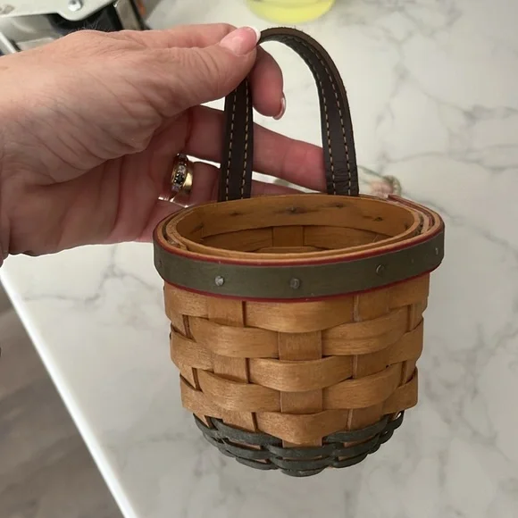 Beautifull LONGABERGER BASKET with Christmas liner and plastic insert